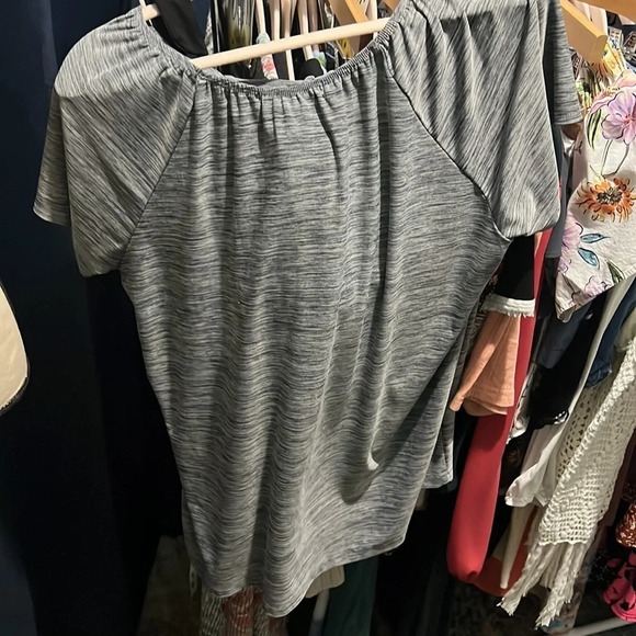 LIZ McCoy Black/ Grey Top with bow accent - Picture 2 of 3